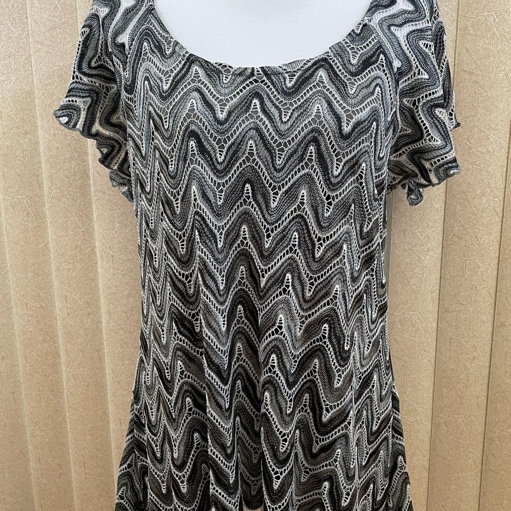 Brittany Black Ladies Black White & Gray Knit Tunic Top with ScoopNeckline (L)